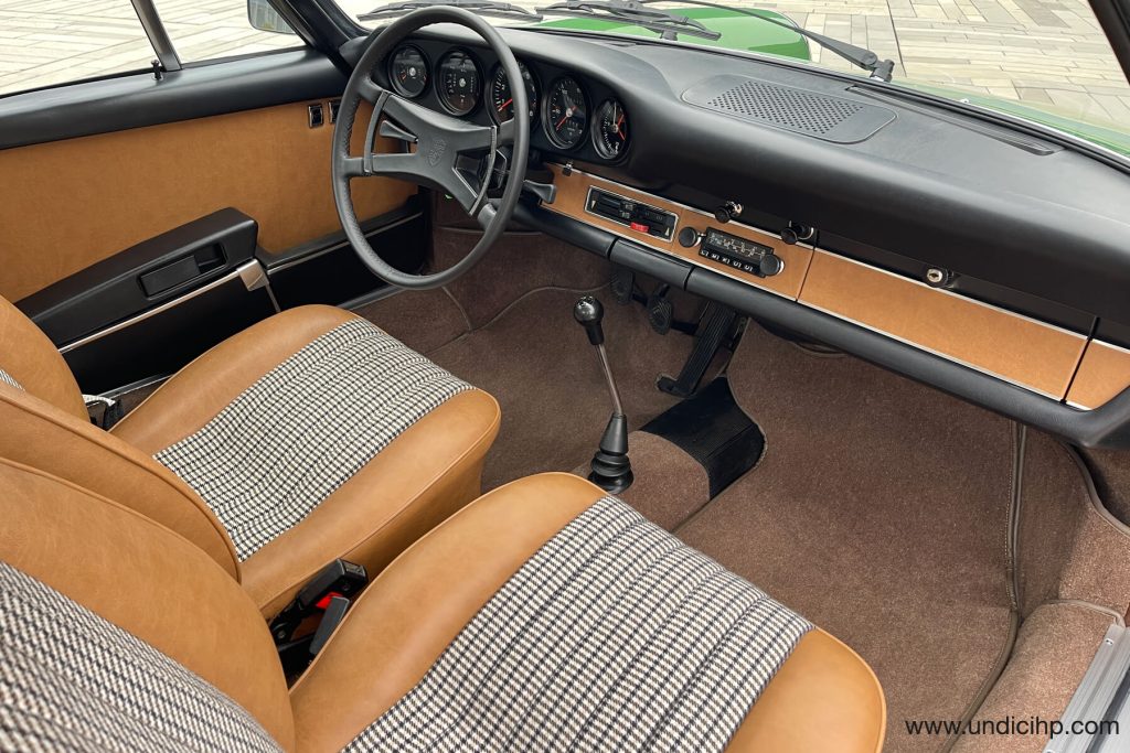 Porsche 911 2.4 S green metallic