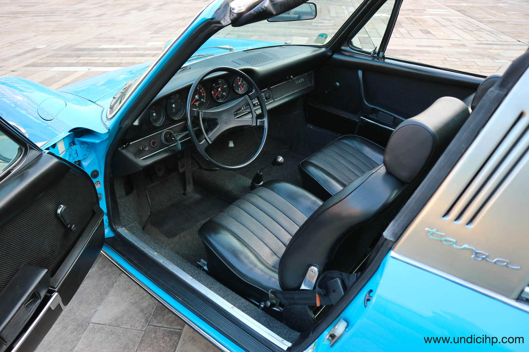 Porsche 911 2.2 T targa pastellblau