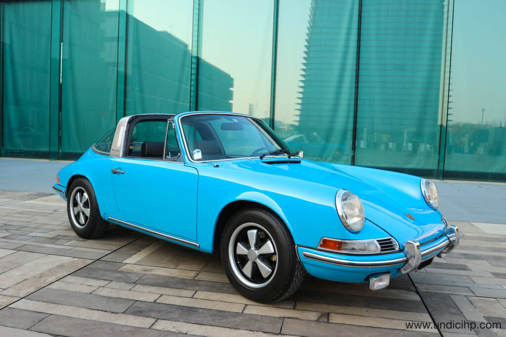 Porsche 911 2.2 T targa pastellblau