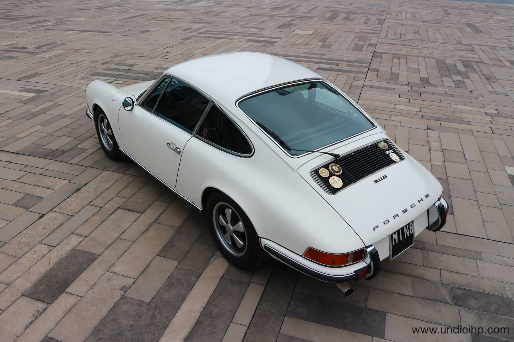 Porsche 911 2.4S coupe