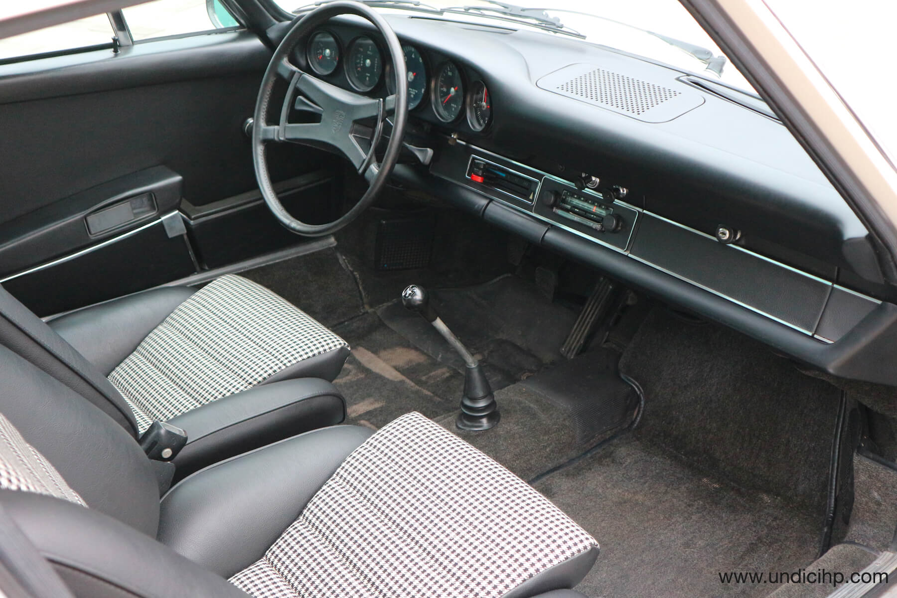 Porsche 911 2.4S coupe