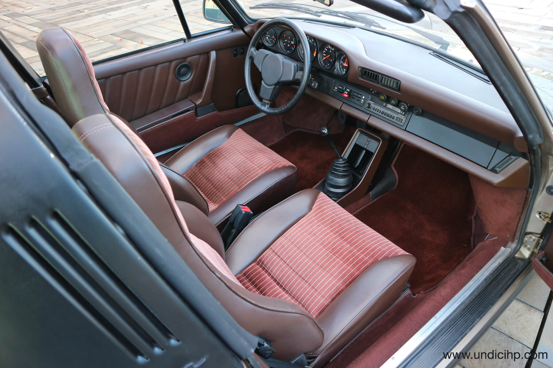 Porsche 911 3.2 targa platin metallic