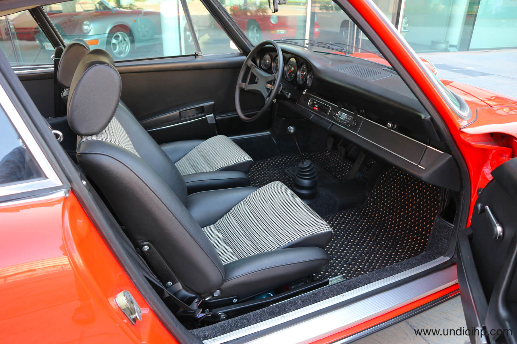 Porsche 911 2.4S Blutorange Tangerine