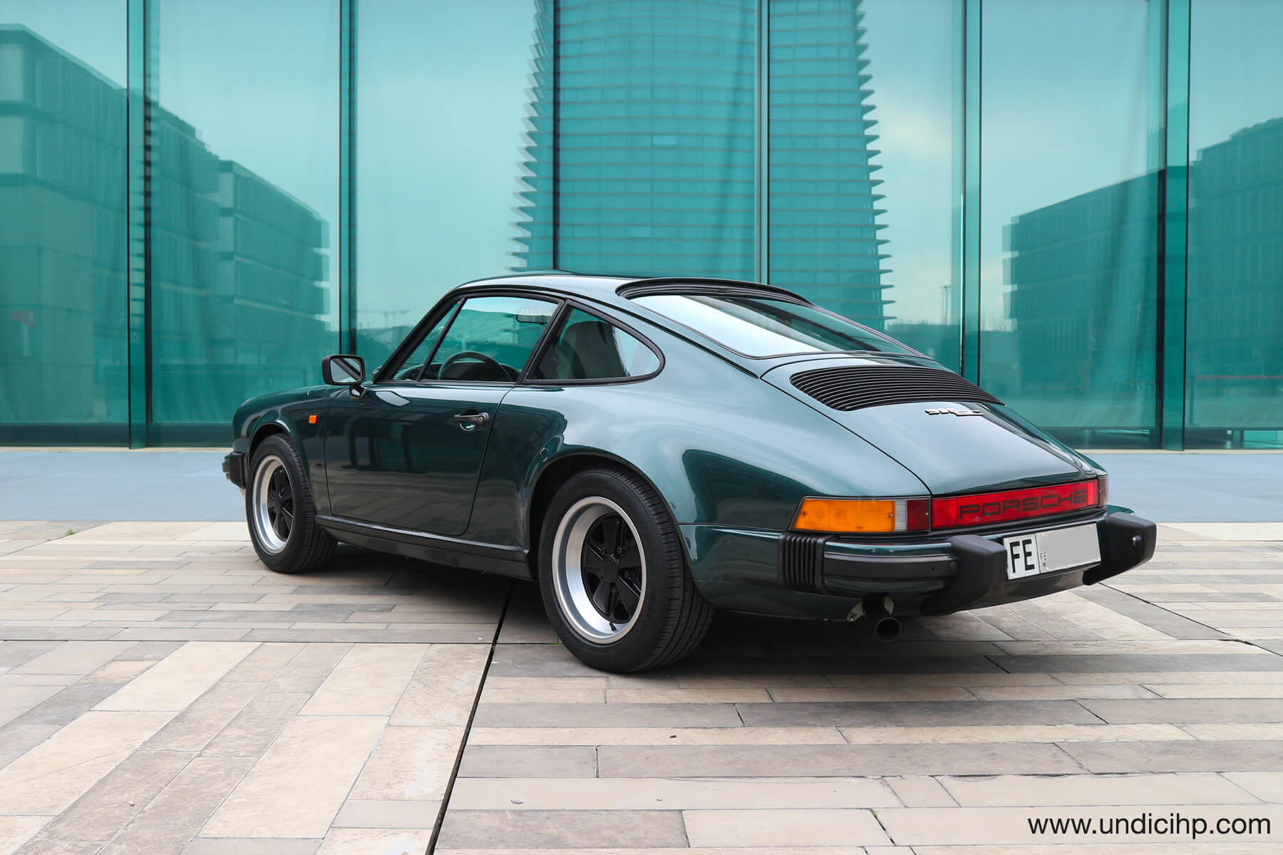 Porsche 911 3.0 SC Moosgrün Metallic
